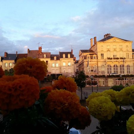 Hotel Au Lion D'Or Nogent-le-Rotrou Exterior foto