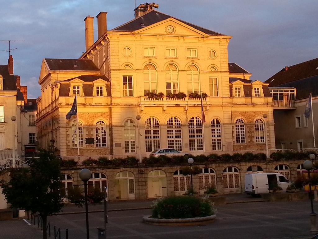 Hotel Au Lion D'Or Nogent-le-Rotrou Exterior foto