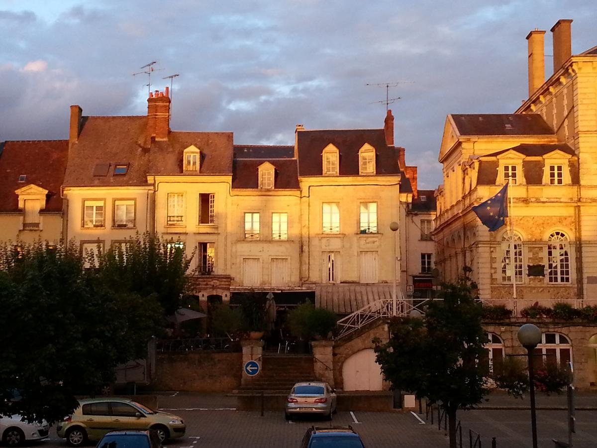 Hotel Au Lion D'Or Nogent-le-Rotrou Exterior foto