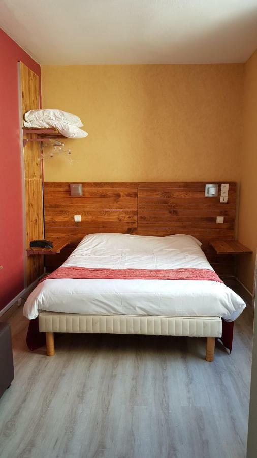 Hotel Au Lion D'Or Nogent-le-Rotrou Cameră foto